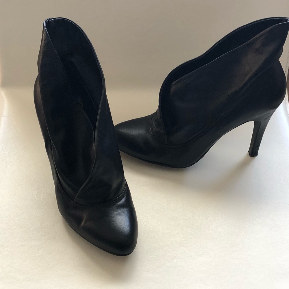 Report ankle booties